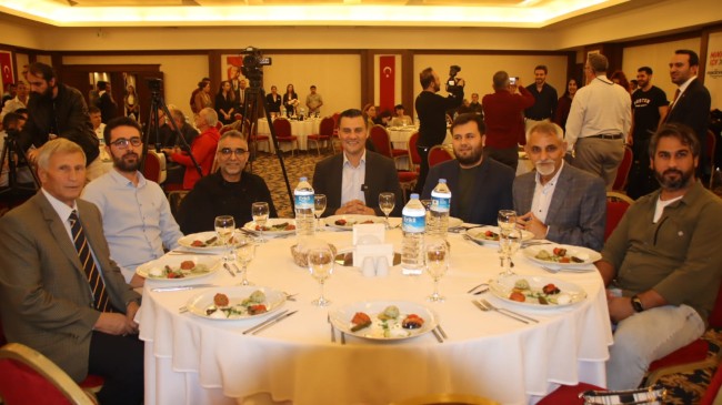 Manisa Büyükşehir Belediyesi, 21 Ekim Dünya Gazeteciler Günü dolayısıyla program düzenledi.