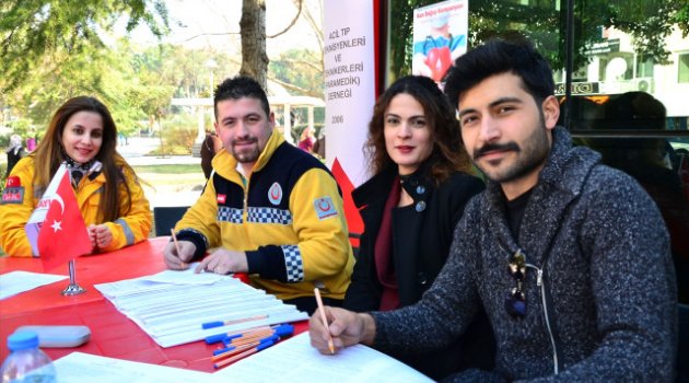 112 Personellerinden Kan Bağış