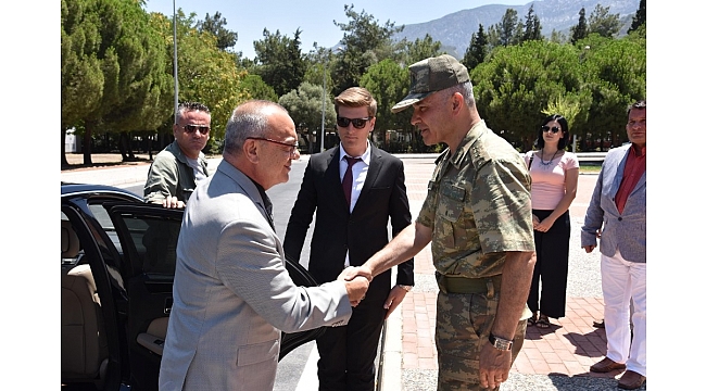 Başkan Ergün yeni Tugay Komutanı Dere'ye başarılar diledi
