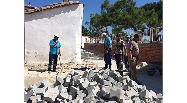 Manisa'da bozulan yollar onarılıyor