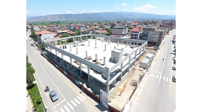 Sarıgöl'deki kapalı otopark ve pazaryeri projesi hızla yükseliyor