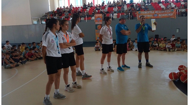 Turgutlu'da Belediyespor Basketbol Akademi'ye yoğun ilgi