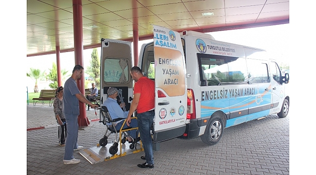Ayda 7 bin kilometre yol katederek engellilere hizmet ediyor