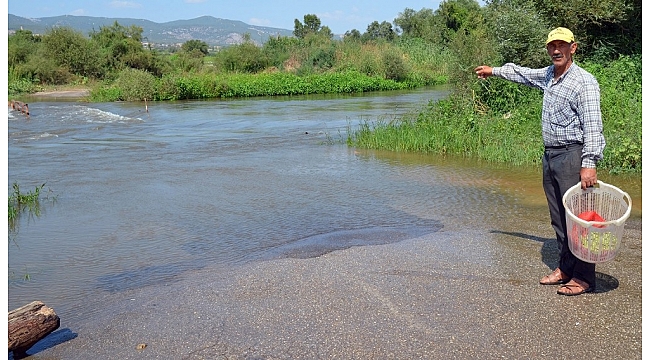 Baraj kapakları açıldı, köprü sular altında kaldı