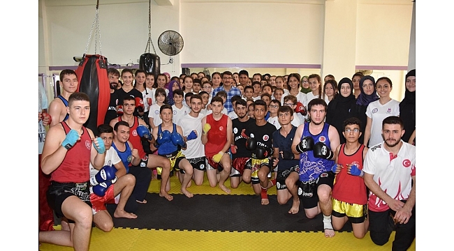 Başkan Çelik Şehzadeler'in sporcularıyla buluştu