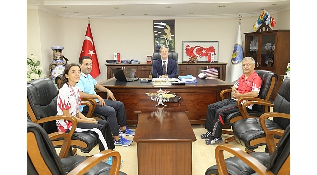 Başkan Şirin Türkiye 3.'sü Edanur'u makamında ağırladı