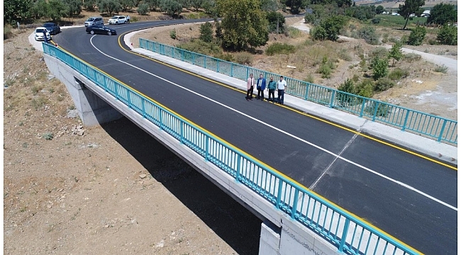 Bir köprüyle 6 mahalle birbirine bağlandı