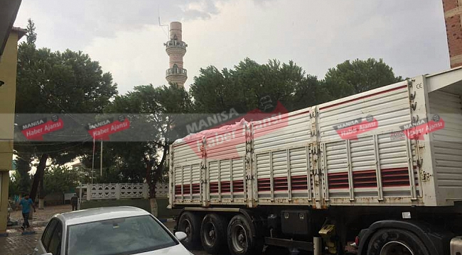 Fırtına çatıları uçurdu