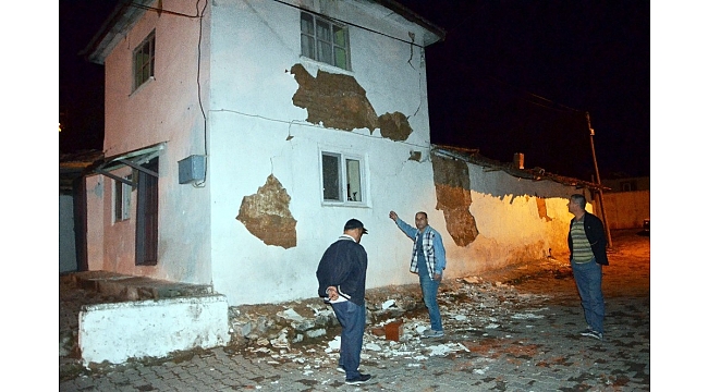 Manisalı depremzedelere acil yardım ödenekleri dağıtıldı