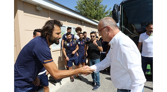 Sezonun ilk maçına dualarla uğurlandılar