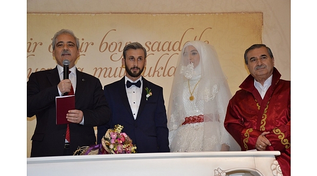 Vali Güvençer genç çiftin nikah şahidi oldu