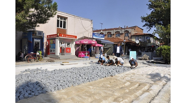 Yeni Cami önüne yeni meydan