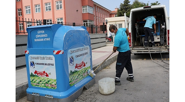 Yunusemre'de konteynerler temizleniyor