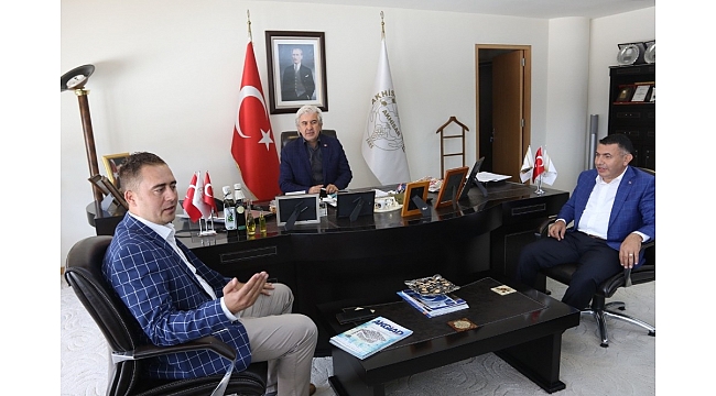 AKGİAD, Akhisar Üniversitesine 10 bin TL bağışladı