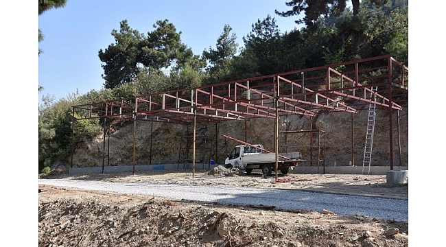 Alaşehir Belediyesi üreticinin yanında