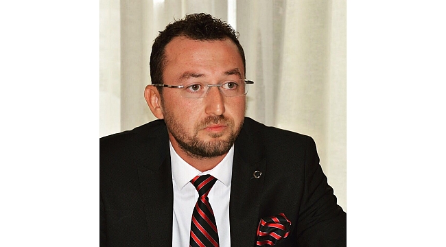 Aloğlu, kendisini gençliği ve tecrübesizliğiyle eleştirenlere cevap verdi
