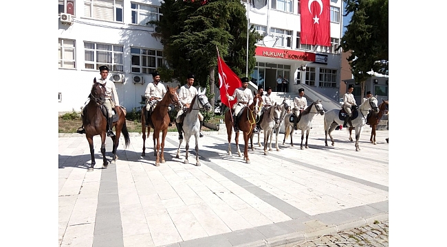 Atlı birlikler Manisa'ya girdi