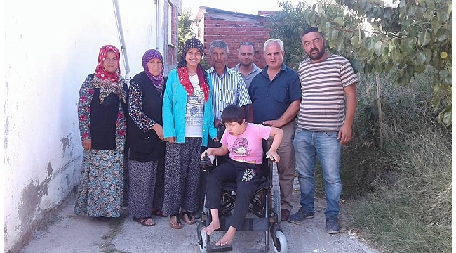 Gördes'te 3 engelli akülü sandalyesine kavuştu