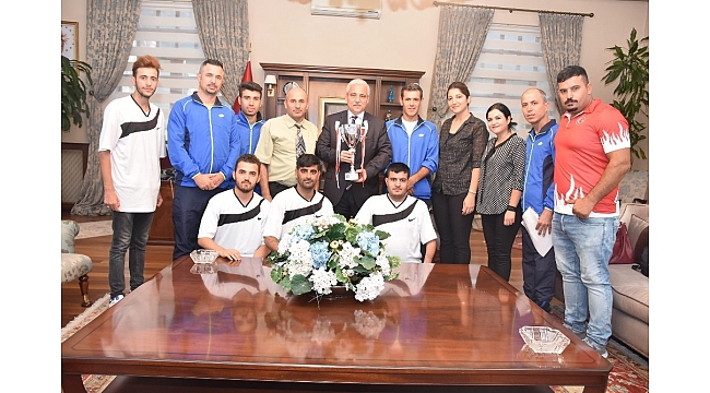 İşitme engelli futbolcular maddi destek bekliyor