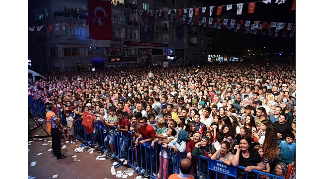 Kurtuluş coşkusu iki dev isimle zirve yaptı