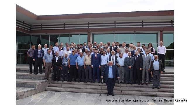 Manisa Valisi Güvençer Kula'da muhtarlarla buluştu