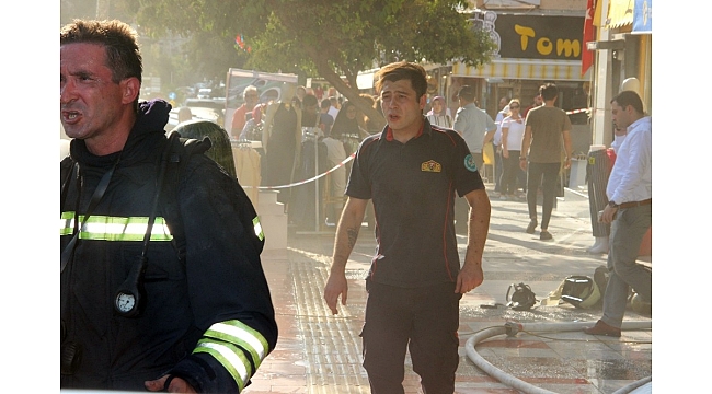 Manisa'da korkutan depo yangını