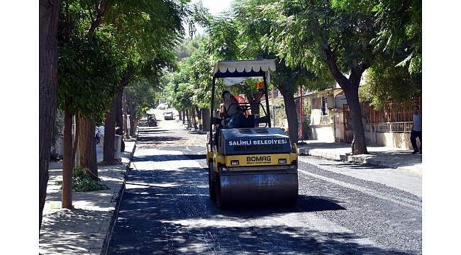 Salihli'de asfalt çalışmalarına devam ediliyor