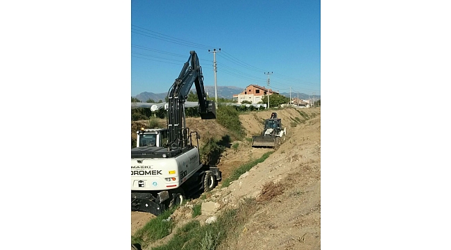 Sarıgöl merkezindeki 2 kilometrelik dere temizlendi