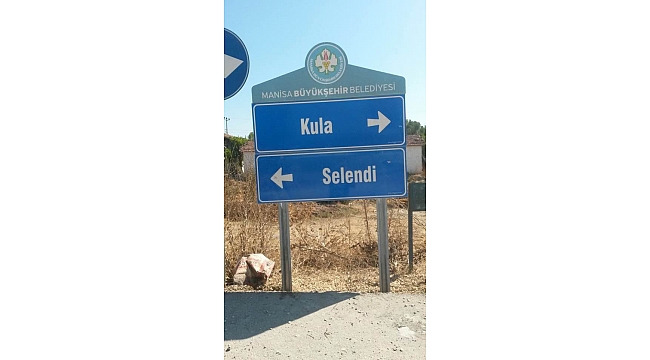 Selendi'nin de trafik levhaları değişti