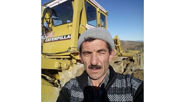 Yol açmak isterken iş makinesinin altında kalarak can verdi