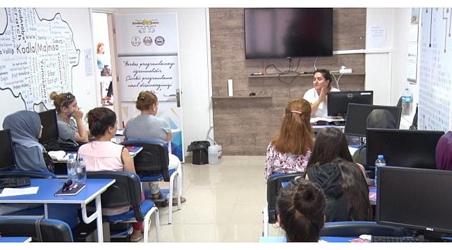 Yunusemre'de hanım lokallerinde kayıtlar başladı