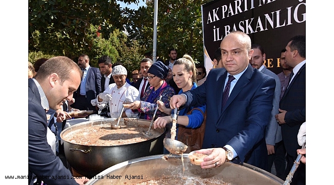 AK Parti Manisa İl Başkanlığından 2 bin 500 kişilik aşure ikramı