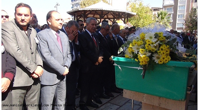 Arınç, Manisalı iş adamının cenazesine katıldı