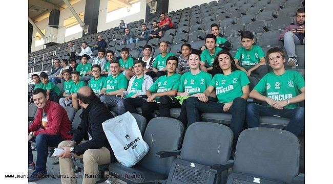 Bağımsız Gençler Mektebi sayesinde bağımlılıktan uzak duruyorlar