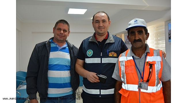 Belediye çalışanının dikkati kayıp cüzdanı sahibine ulaştırdı