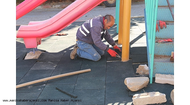 Belediyeden oyun gruplarına kauçuk yenileme