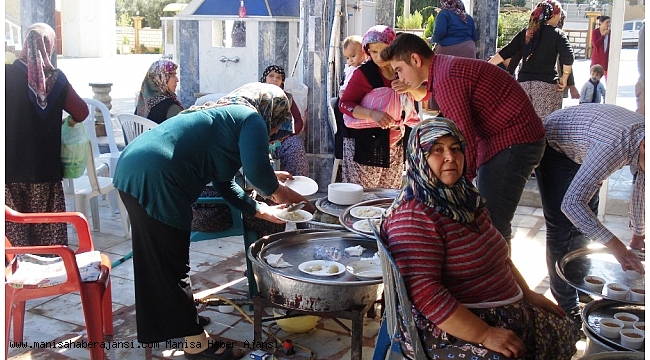 Emcelli'de aşure ve pilav hayrı