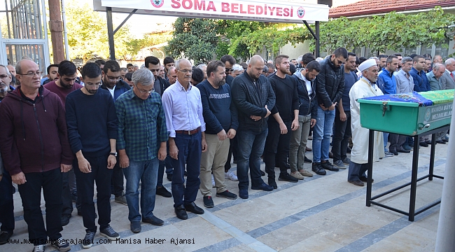 Emrah Serbes'in neden olduğu kazada ölen anne de toprağa verildi