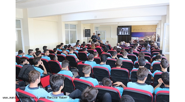 İzzetbegoviç, Akhisar'da isminin verildiği okulda anıldı