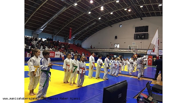 Judocular Manisa'da madalyaları topladı
