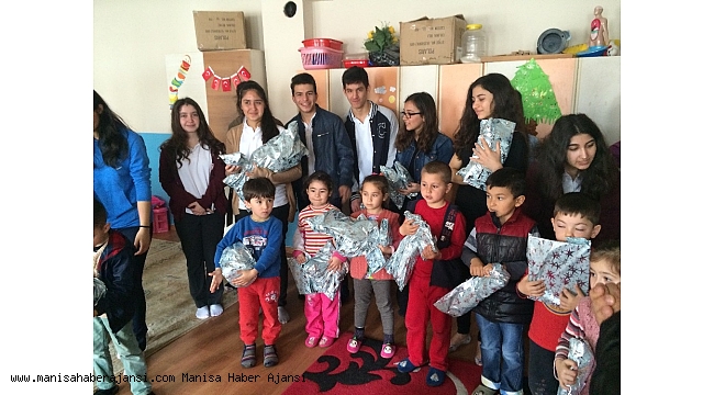 Liseliler ve taraftar grubu el ele verip köy çocuklarını sevindirecek