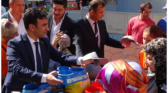 Manisa'da 250 adet mama kabı dağıtıldı