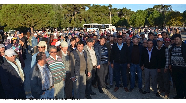 Manisa'da tarım işçilerinin 'servis plakası' eylemi