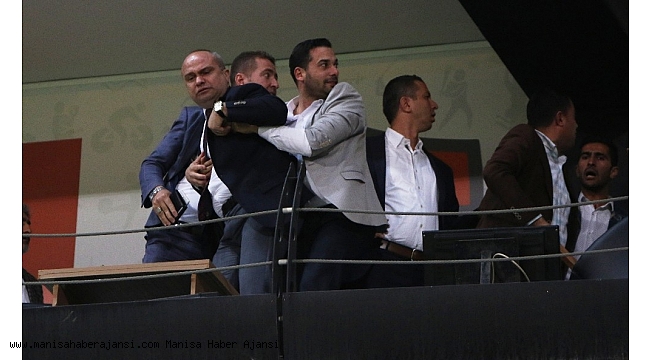 Grandmedical Manisaspor-Denizlispor maçında protokolde gerginlik