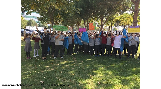 Minik eller çevre için işbaşında