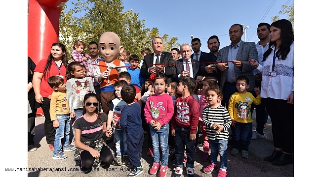 Minikler çizgifilm kahramanlarıyla eğlendi