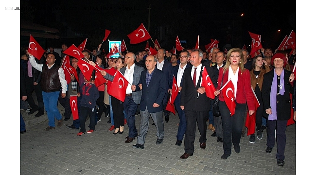 Salihli'de Cumhuriyet coşkusu fener alayına taşındı
