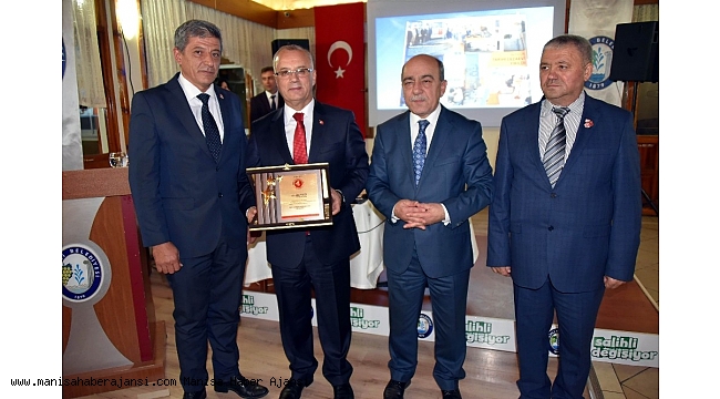 Salihli'de muhtarlara yemekli kutlama