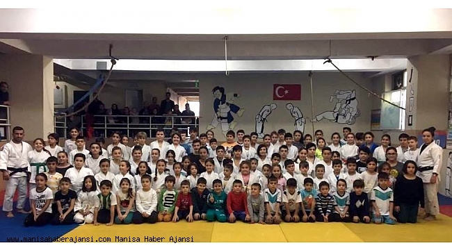 Salihlili judocular kemer atladı