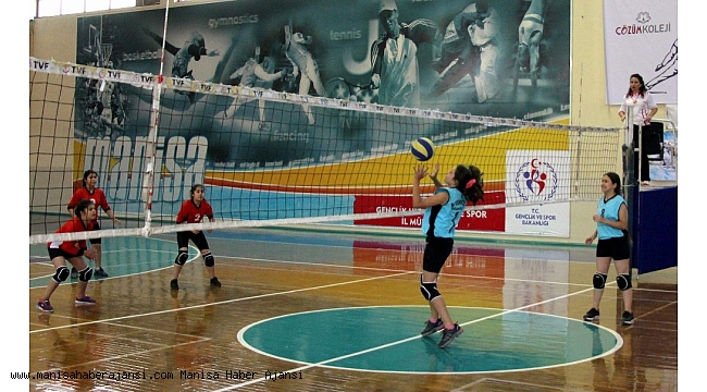 Şehit Ömer Halisdemir Ortaokulu voleybolda şampiyon oldu